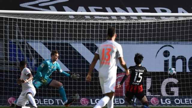 BB体育-爱挖坑的拜仁终于没能爬出来，德甲的悬念活过来了